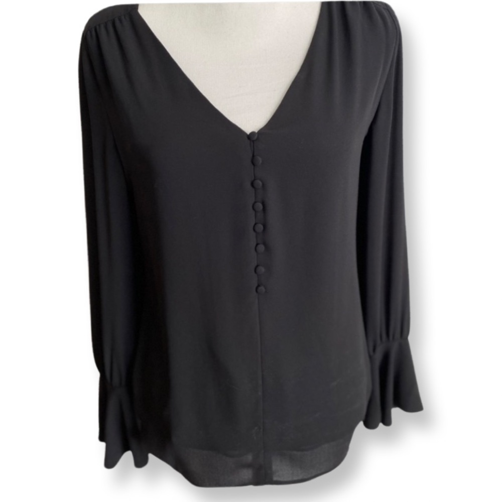 🎉Reduced Price🎉White House Black Market Women’s blouse w/Ruffle Sleeves Size S